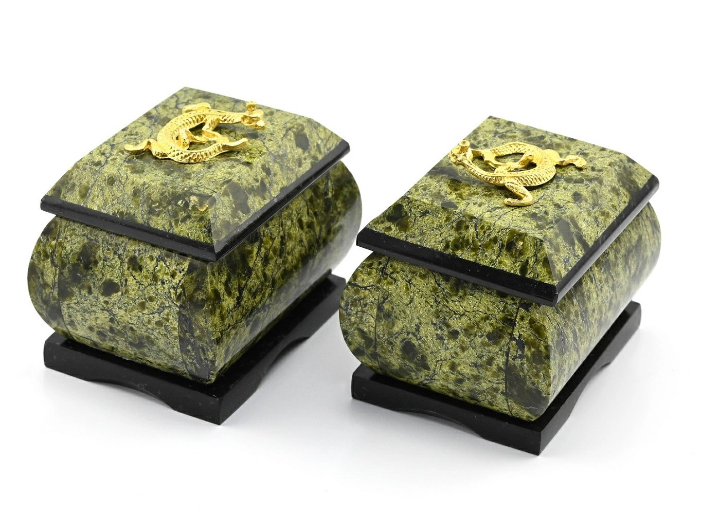 Шкатулка из змеевика прямоугол с ящеркой 68*52*60мм 1310652