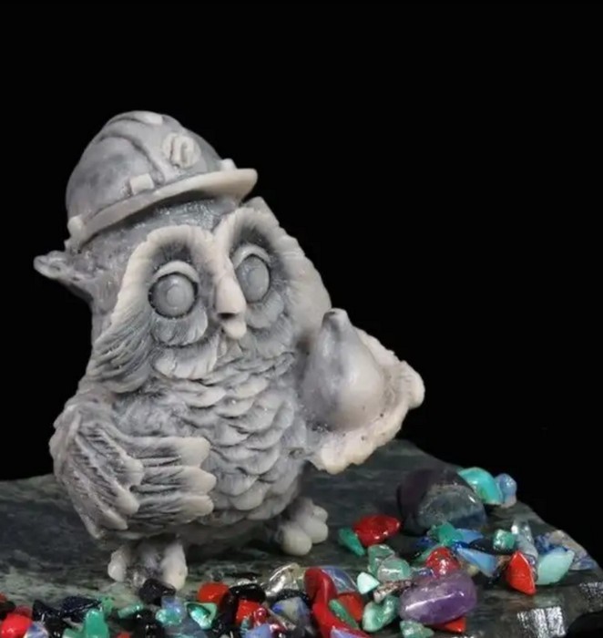 Сувенир из змеевика и мрамолита Сова нефтяник 90*80*65 мм 1314084ар